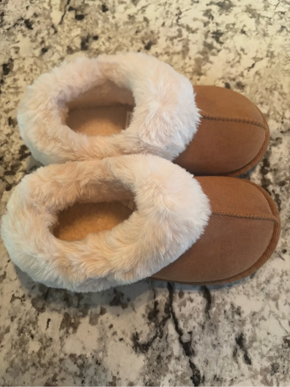 NWOT Wonder Nation Girls Faux Fur Slippers  Size 11–12